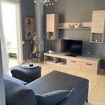 Nina's House In The Center Of *